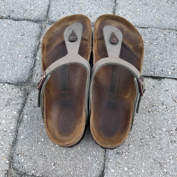 Birkenstock Gizeh Sandals - Size EU 38. US size 7. Used in good condition. - Picture 2 of 5